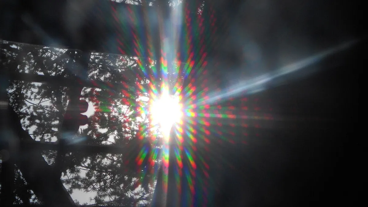 Light diffraction on iPhone screen
