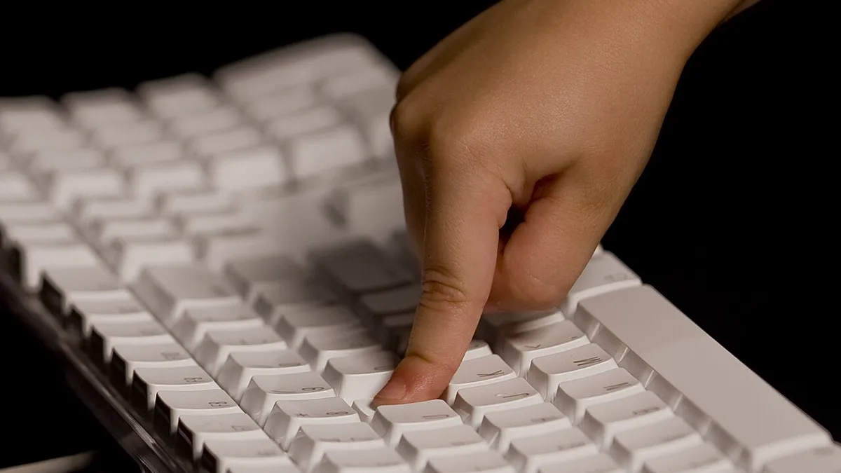 Alphanumeric keyboard