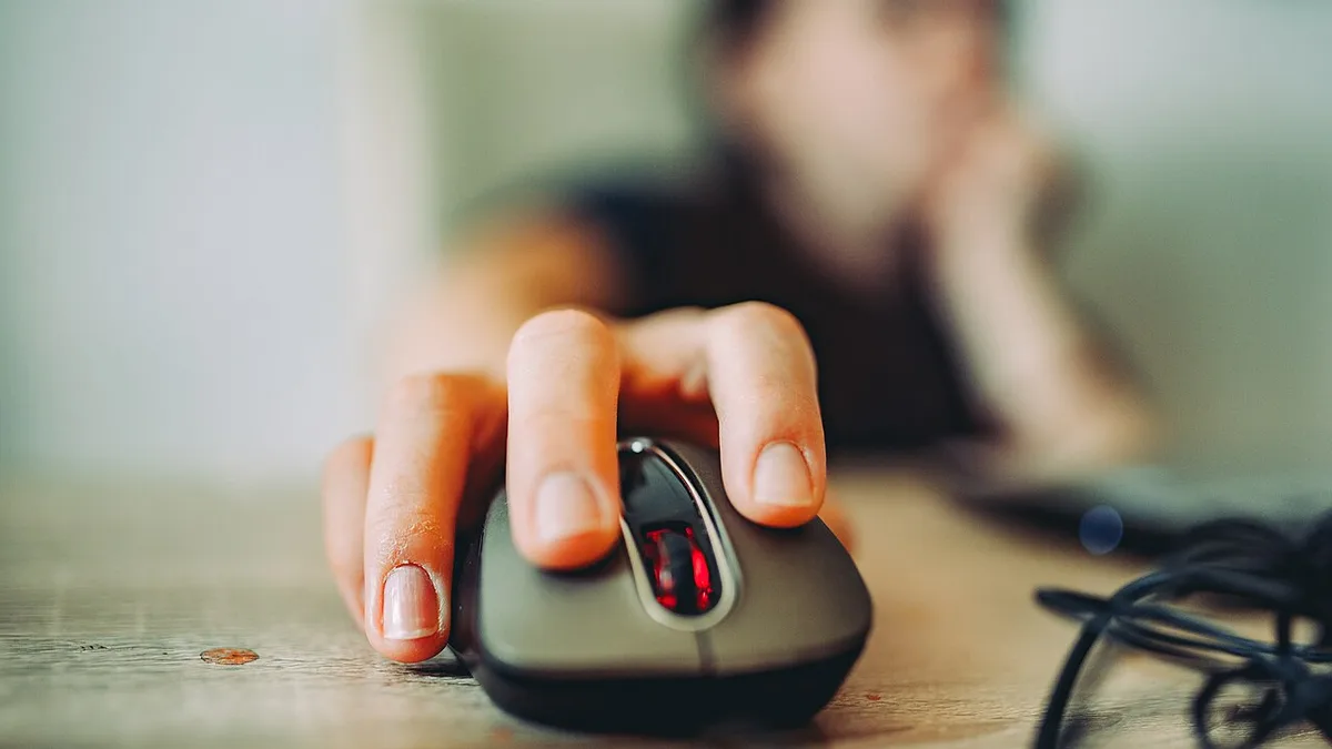 Hand on the computer mouse - 50202556601