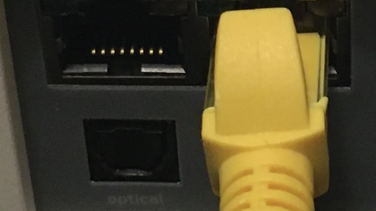 Sonos Connect with one Ethernet cable connected and one free port