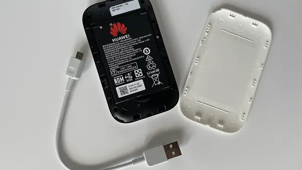 Huawei-E5576-320-4G-Reise-Hotspot-LTE-Router.4