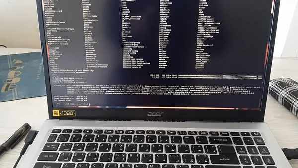 Arch Linux system update via pacman on an Acer laptop