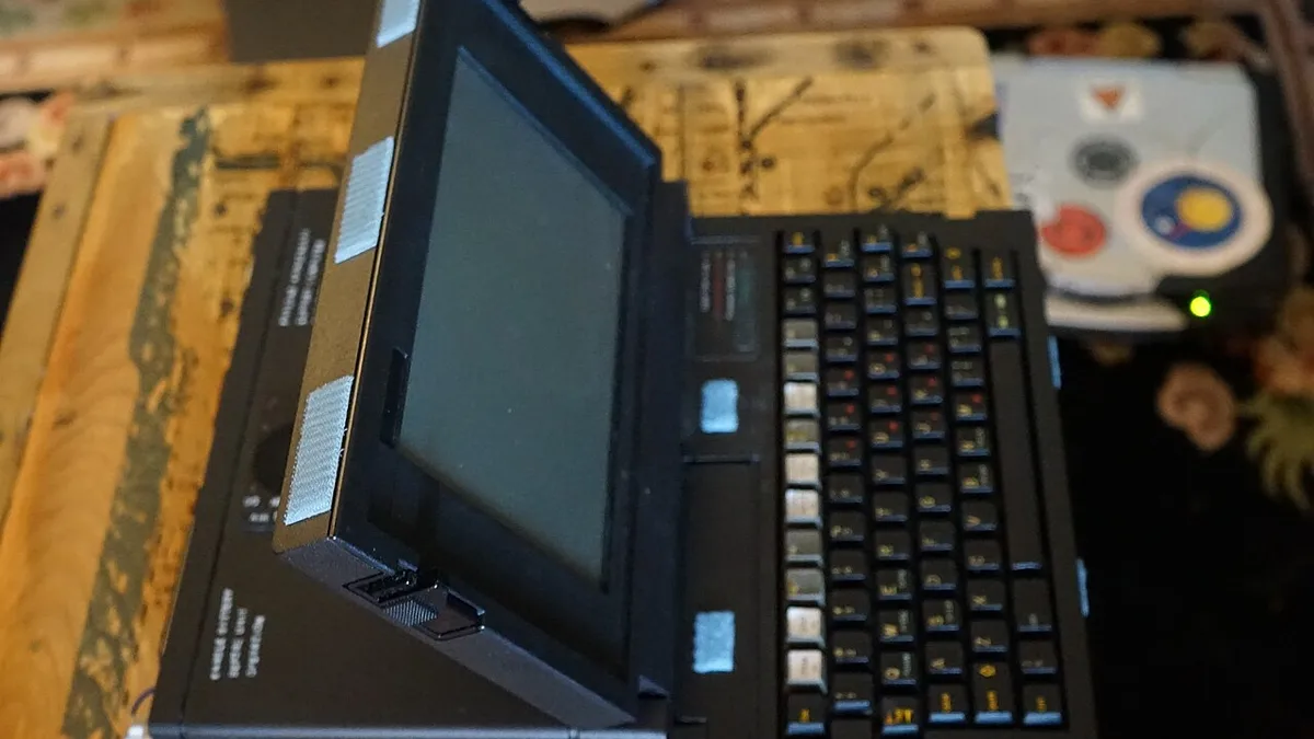 GRiDCASE 1537EXP laptop (3)