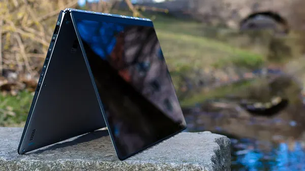 Lenovo Yoga 3 Pro hybrid-laptop in tent mode