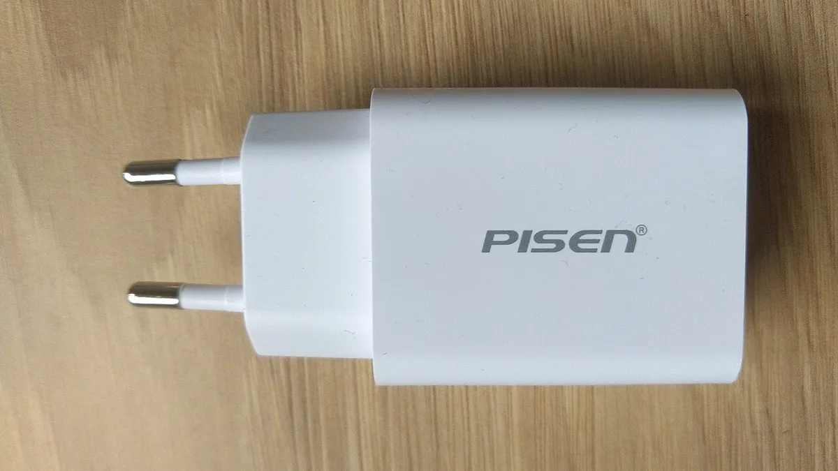 Pisen MF-08EU 12W USB charger-0