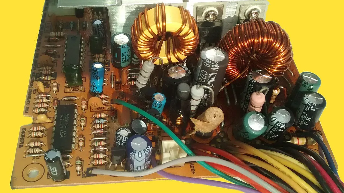 PC Power Supply PCB damagend capacitors after fan failure