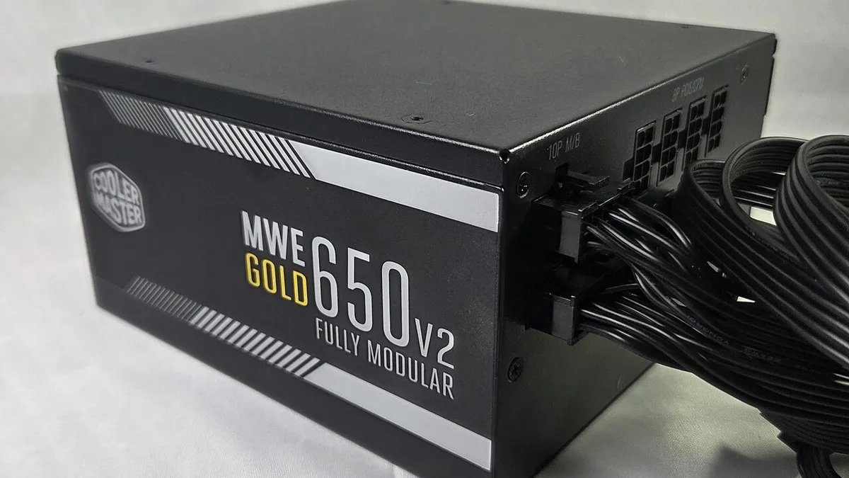 Cooler Master MPE-6501-AFAAG 650W power supply - side view