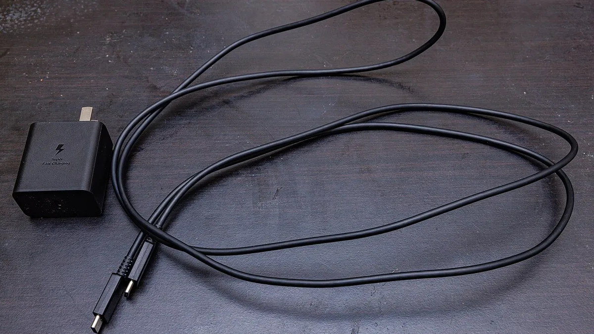 SAMSUNG EP-T4510 45W POWER ADAPER BLACK & USB C TO C CABLE