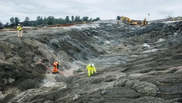 Oroville Dam emergency repairs closeup 19 February 2017