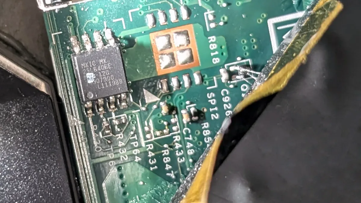 BIOS chip MXIC 25L6406E on a ThinkPad X220 motherboard (FRU 04W3286)