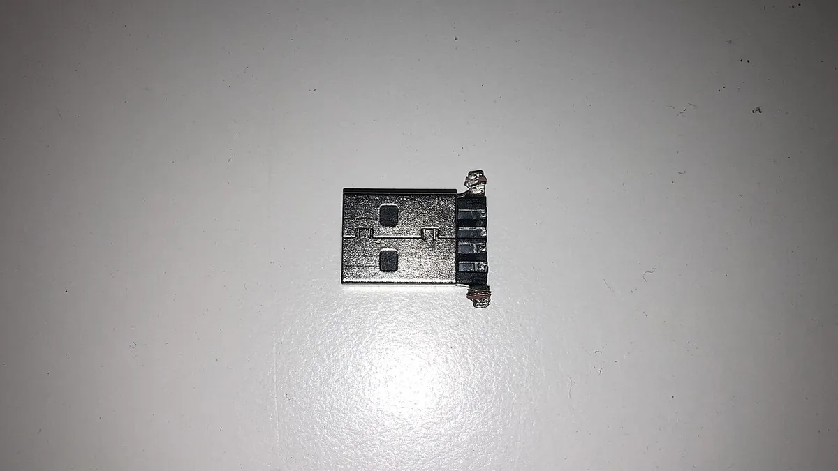 Dynet USB flash drive - device interior - 07