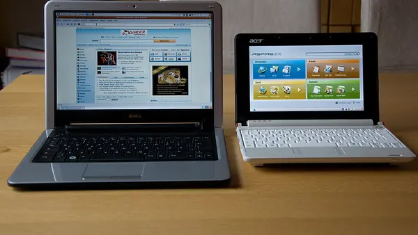 Dell mini 12 vs Acer Aspire One (3409774781)