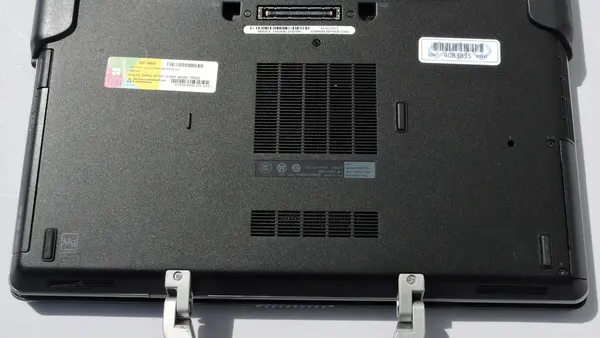 Dell Latitude e6430 atg bottom (25456356973)