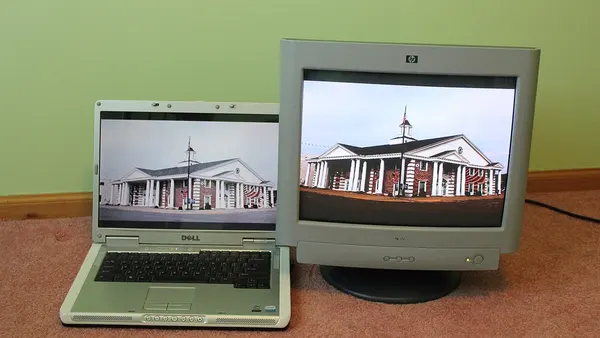 HP Pavilion v72 17 inch CRT Monitor and Dell E1505 Inspiron IMG 9388