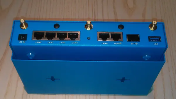 Turris Omnia router with mounting plate